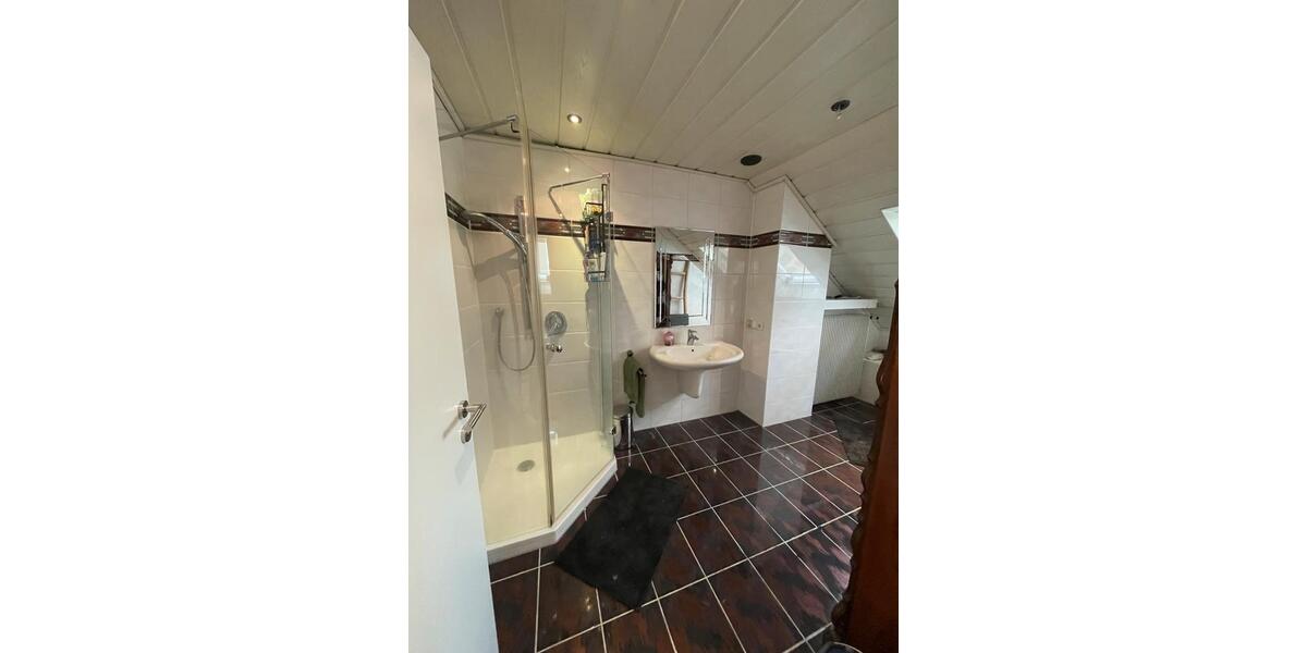 Dachgeschoßwohnung Elfershausen - 3 Zimmer, 80 m&sup2;, 900&euro; | Angebot:26025710