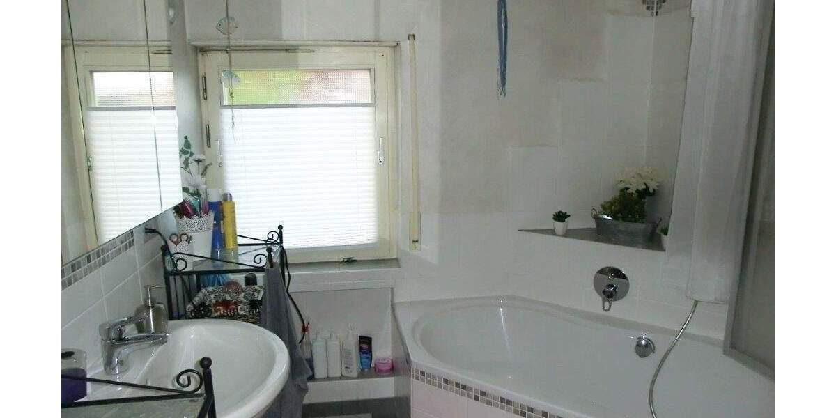 Mehrfamilienhaus, Wohnhaus Niederwerrn - 9 Zimmer, 240 m&sup2;, 430.000&euro; | Angebot:25909016