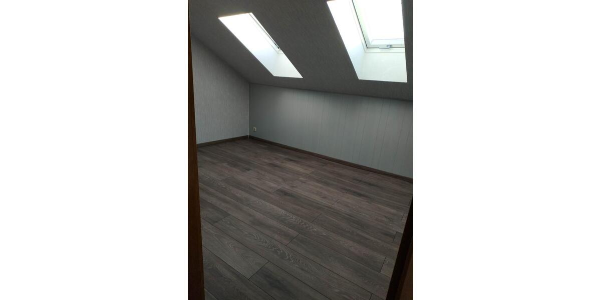 Dachgeschoßwohnung Hofheim in Unterfranken - 3 Zimmer, 47 m&sup2;, 385&euro; | Angebot:25752499