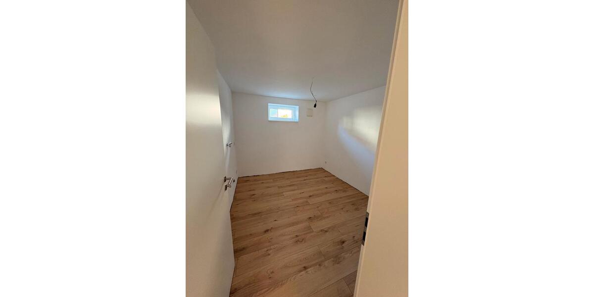 Etagenwohnung Hohenroth - 3 Zimmer, 95 m&sup2;, 1.050&euro; | Angebot:26525657