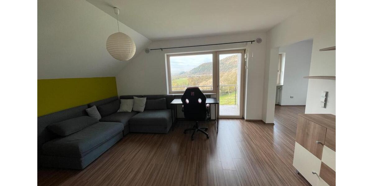 Dachgeschoßwohnung Elfershausen - 3 Zimmer, 80 m&sup2;, 900&euro; | Angebot:26025710