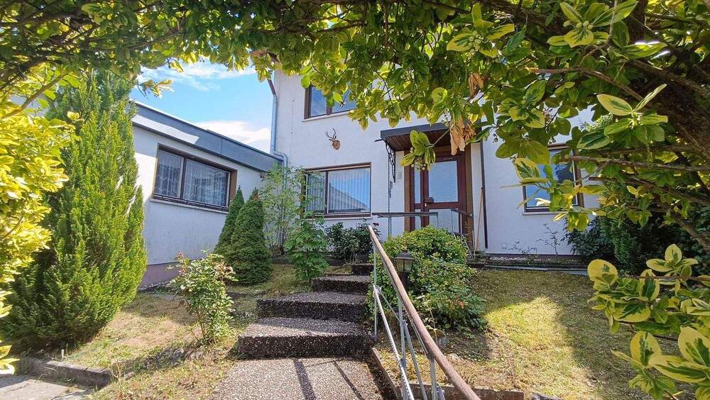 Einfamilienhaus Retzstadt - 8 Zimmer, 185 m&sup2;, 295.000&euro; | Angebot:25716350