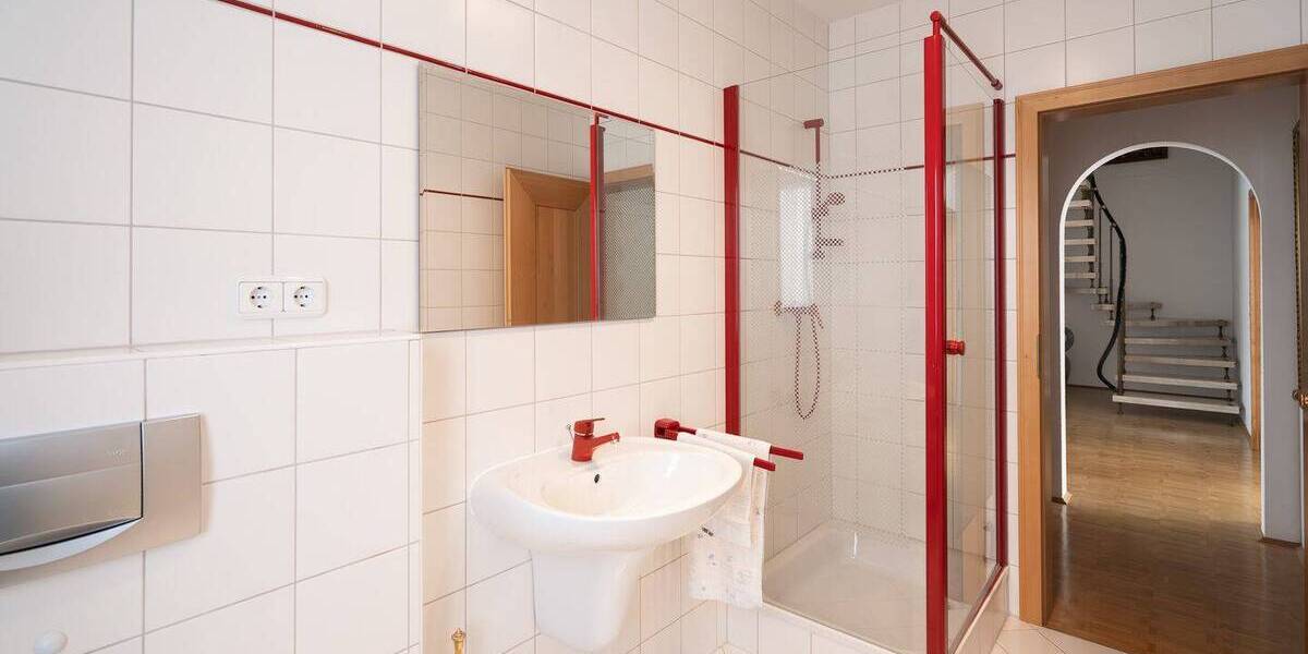 Einfamilienhaus Hohenroth - 6 Zimmer, 285 m&sup2;, 485.000&euro; | Angebot:26028493