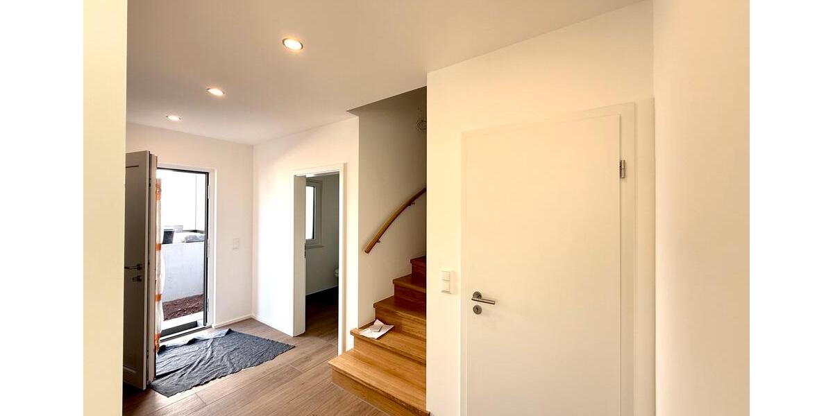 Doppelhaushälfte Unterpleichfeld - 5 Zimmer, 145 m&sup2;, 2.190&euro; | Angebot:26462335