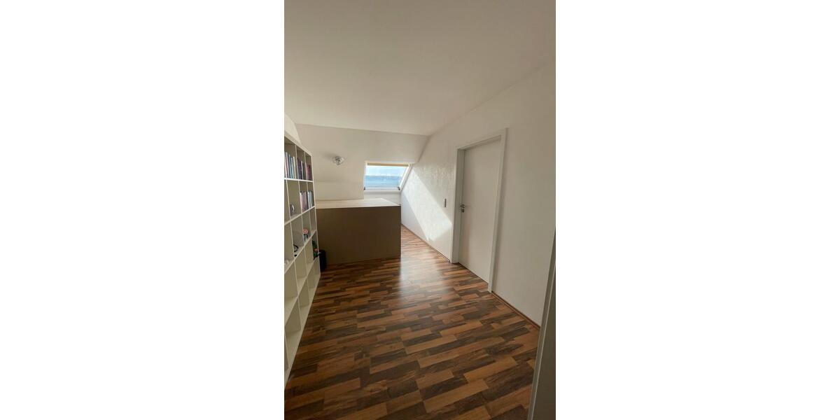 Dachgeschoßwohnung Elfershausen - 3 Zimmer, 80 m&sup2;, 900&euro; | Angebot:26025710