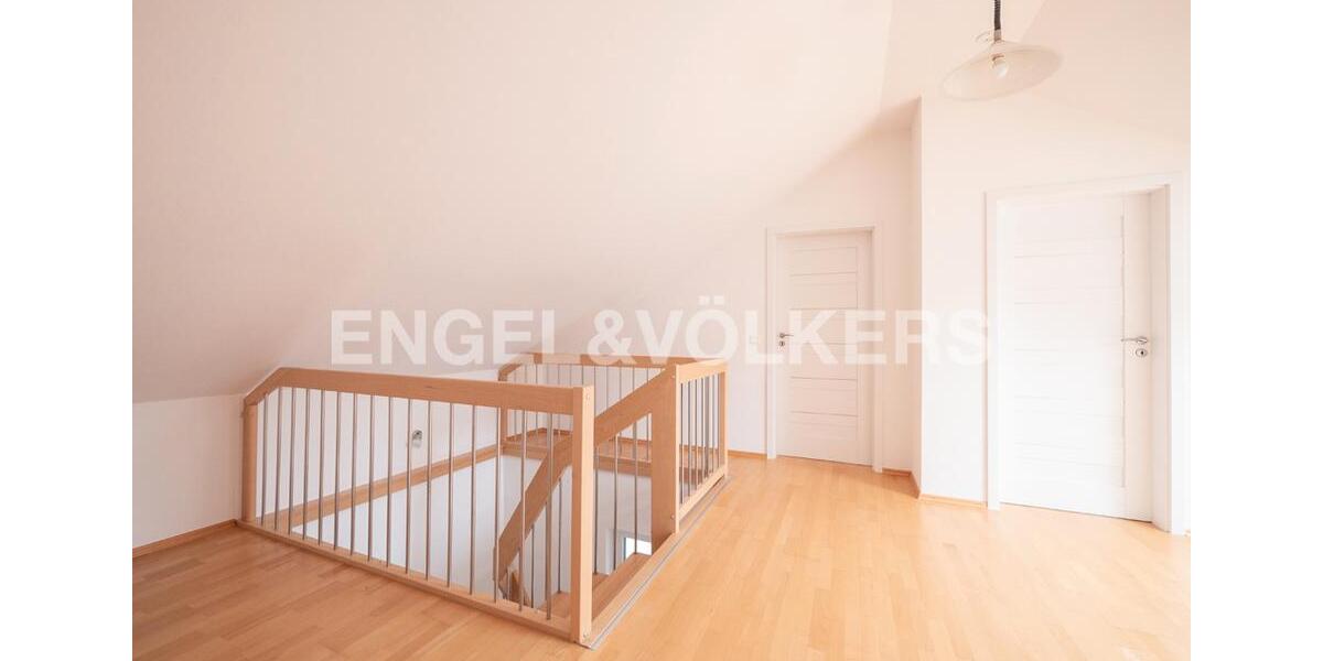 Einfamilienhaus Schweinfurt Bellevue - 5 Zimmer, 176 m&sup2;, 1.600&euro; | Angebot:26003796