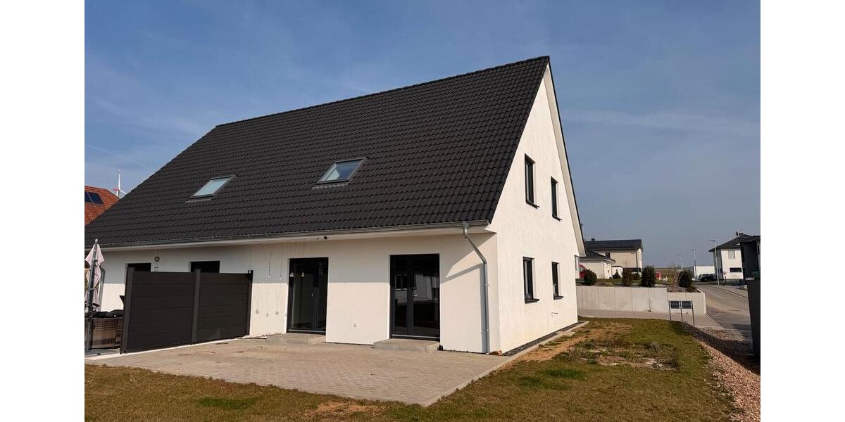 Doppelhaushälfte Hohenroth - 4.5 Zimmer, 122 m&sup2;, 1.195&euro; | Angebot:25845008