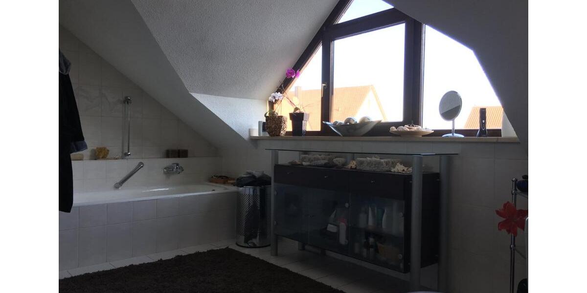 Dachgeschoßwohnung Kolitzheim - 5 Zimmer, 110 m&sup2;, 880&euro; | Angebot:24884524