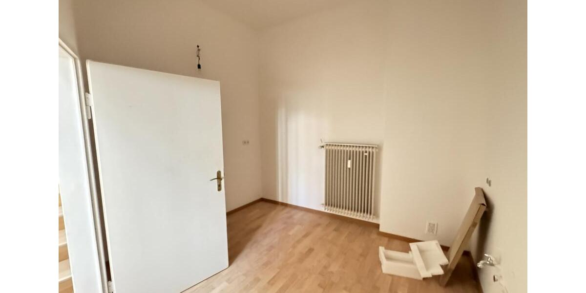 Etagenwohnung Schweinfurt Gartenstadt - 4 Zimmer, 155 m&sup2;, 1.550&euro; | Angebot:25251372